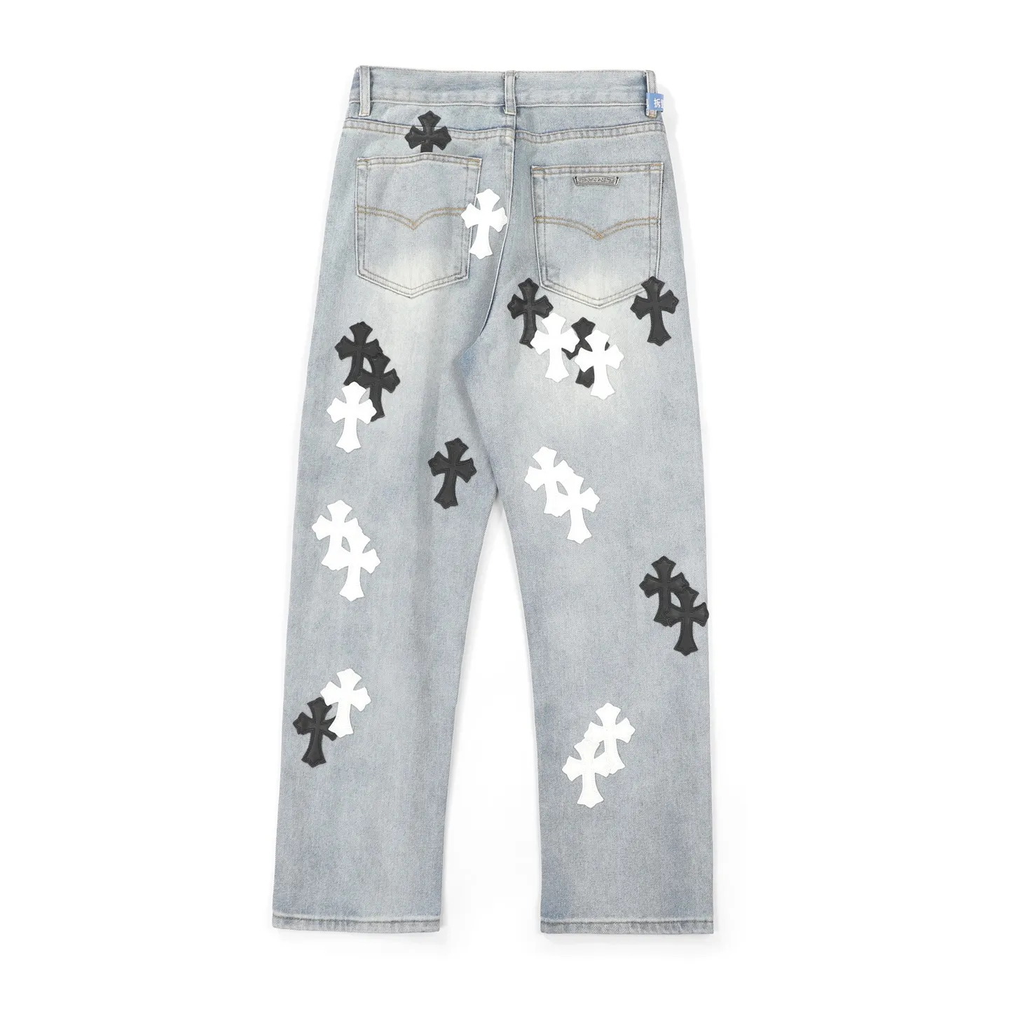 P240 Chromehearts washed blue leather jeans, ceiling-level jeans, a pair is hard to find at the counter‼ ️About Zangyin✅This is an extremely luxurious fashion brand that can also be called the aristocracy of the high street. It has always been an exclusive brand for some hipsters or rich second generations. The color of this model is already very eye-catching by using a unique washed material. It is decorated with pink patch cross flowers, which cleverly highlights the charm of the brand. Secondly, this model adopts a classic high-waist cut design, which highlights the long legs and fashionable temperament of the upper body. The brand is highly recognizable and the slim-fitting configuration is more suitable for daily wear. The personality will be fashionable and the specifications can be seen at a glance. Materials and technology ✅ Needless to say, this point goes without saying. As an excellent craftsman brand, Zangyin's requirements for details and craftsmanship are really perfect. The washed color of this model has gone through a lot of processes, not to mention the embellishment of the denim appliqués. It is also purely handmade and sewn. Just like what they believe in, only handmade things have soul and have the meaning of wearing. A top-notch heavy-duty fashionable denim item, recommended by both hands‼ ️ Size: 28/30/32/34/36 Waist: 69/74/79/84/89 Pants length: 102/103/104/105/106